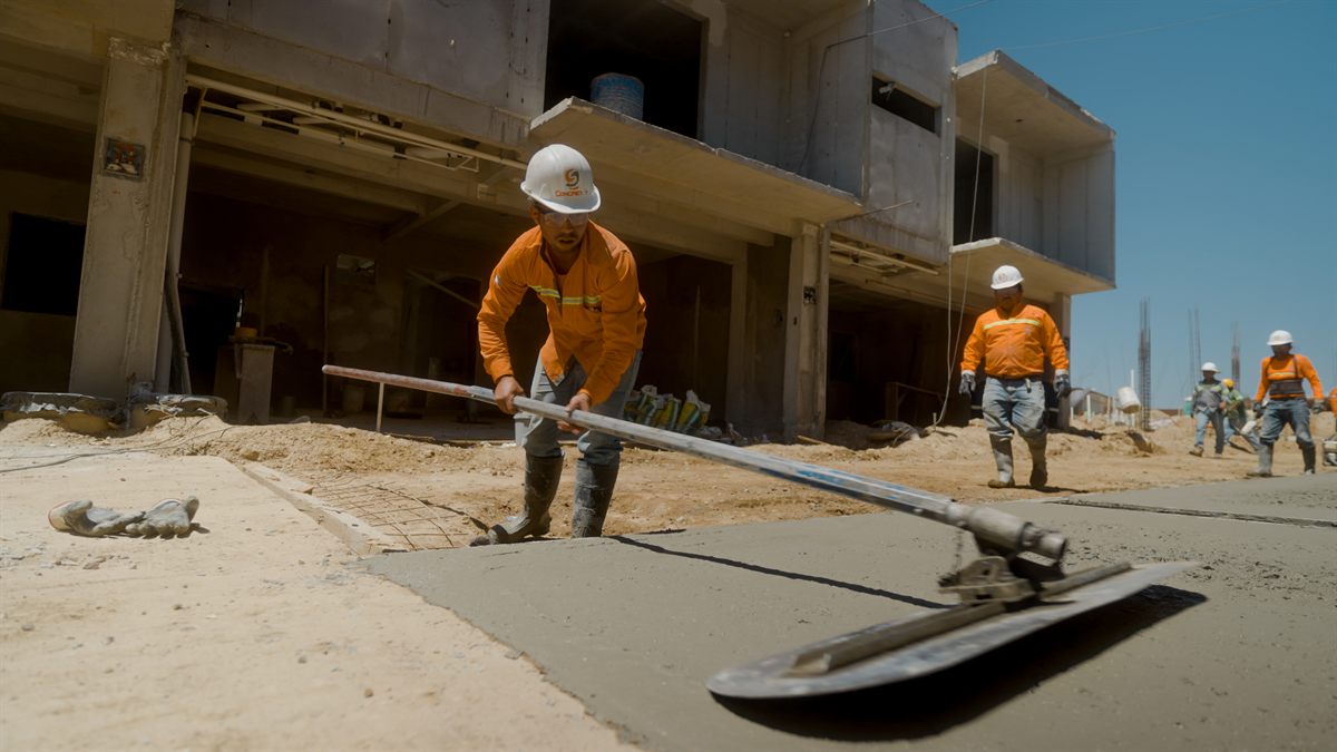Pavimento y piso industrial de concreto con acabado a máquina